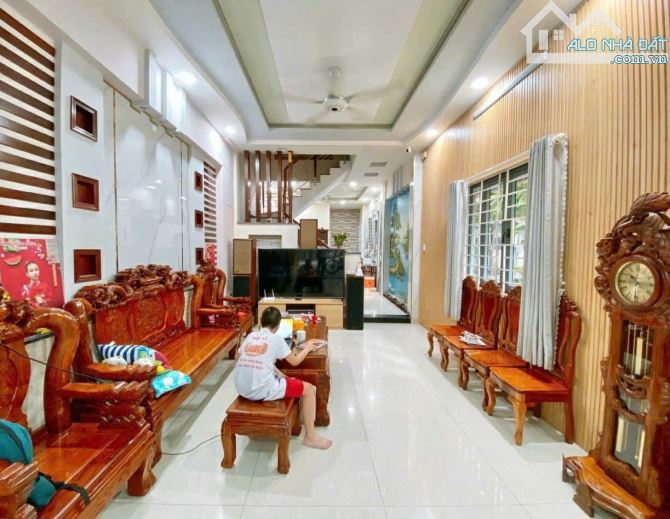 BÁN NHÀ MẶT TIỀN NGUYỄN THỊ HUỲNH – PHÚ NHUẬN – 5 TẦNG – THU GẦN 600TR/N – 75M2 – GIÁ CHỈ