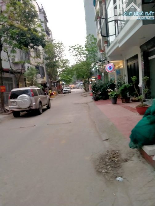 Nhà Dịch Vụ Đô Thị Văn Khê, 5 tầng, trung tâm La Khê, Dương Nội, Vạn Phúc.