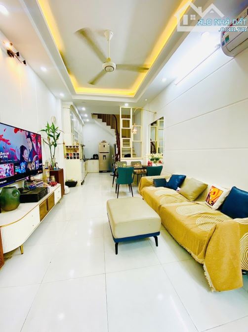 Bán Nhà Kim Giang – Ngõ Nông, 2 Mặt Thoáng, View Đẹp, 3 Ngủ, Đầy Đủ Nội Thất, Sổ Đỏ Chính