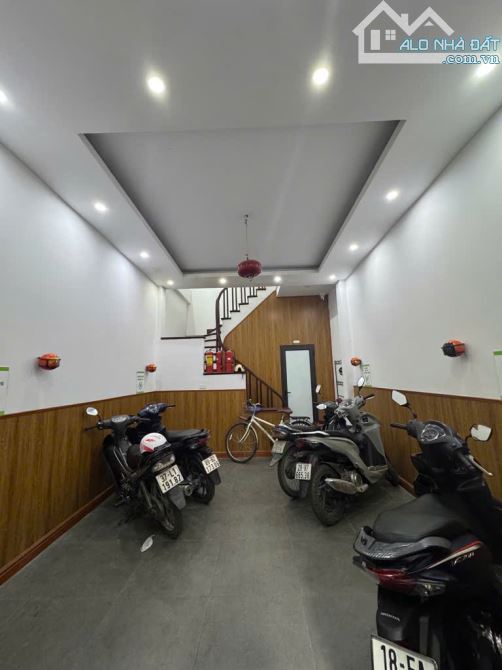Bán căn dong tiền Trần Thái Tông Cầu Giấy Hà Nội, diện tích 52m2,5 tầng, giá 14,5 tỷ.