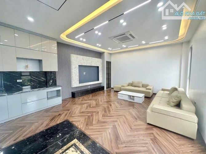 NHÀ ĐẸP, NỘI THẤT XỊN, THANG MÁY, Ở SƯỚNG,  VỈA HÈ, Ô TÔ TRÁNH, SÁT PHỐ QUẬN CẦU GIẤY.