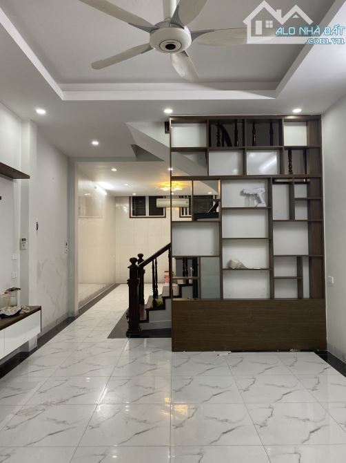 Cho thuê nhà Vương Thừa Vũ – Thanh Xuân DT 55m x 4 tầng, ngõ ôtô, rẻ đẹp giá thuê 12tr/th