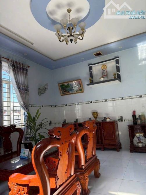 Nhà p Tân an TDM: 6 x 23 nở hậu 9,5 . Thổ cư 100m