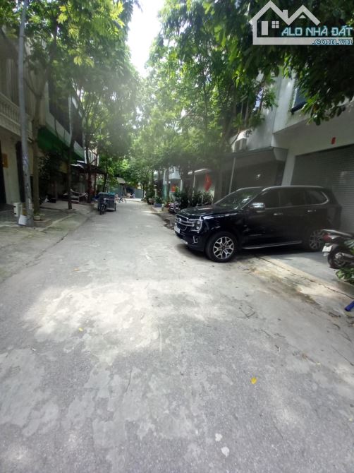 BÁN NHÀ ĐẤU GIÁ MẬU LƯƠNG . PHÂN LÔ VỈA HÈ .KINH DOANH.MT 5 M. NHÀ 5 TẦNG . DT 60 M
