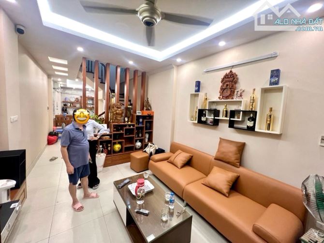 10 Đồng có Siêu Phẩm Láng Hạ 51,5m2 - Ô Tô tránh 10m - Vị Trí Kim Cương - Ngõ kinh doanh