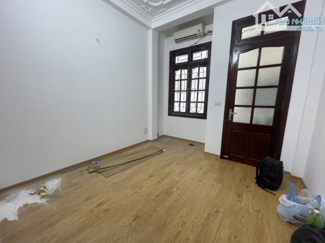 Bán nhà Cầu Giấy, dt46m2, ngõ nông, gần ô tô, gần phố, kinh doanh dòng tiền.