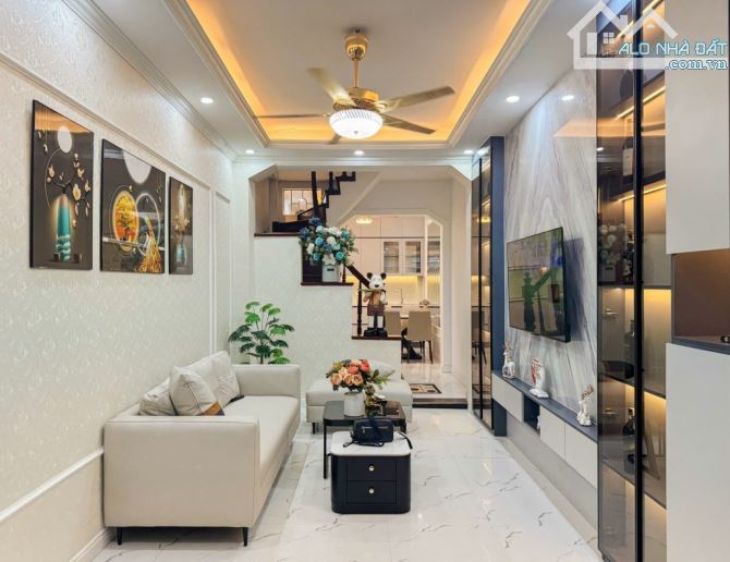 Nhà Đẹp Mỹ Đình- 36/40m x 4 Tầng - Full đồ- 8.15 Tỷ - Ngõ Nông- Ô Tô Đỗ Gần