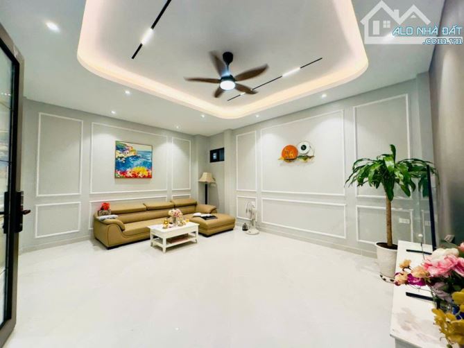 Nhà trên 12 tỷ có ngay em hoa hậu Minh Khai  mặt tiền 6m _DT 50m2/5 tầng_Thang máy nhập.