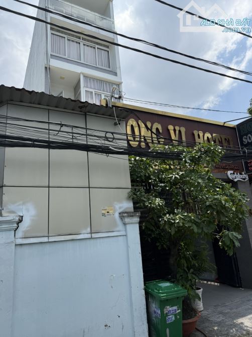Khách sạn siêu đẹp, MTKD 140 m2, Nguyễn Duy Trinh,5 tầng, Đường 16m, 18.xx tỷ