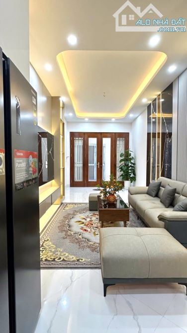 Cần bán nhà đẹp mới ngõ thông gần oto tránh phố Nguyễn Chính , HM 36 M5T 7,68 tỷ .