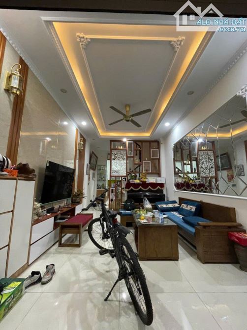 HIẾM ! NHÀ Nguyễn Viết Xuân 45M2 - 4 TẦNG Ô TÔ LÙI CỬA . CHỈ 11 TỶ