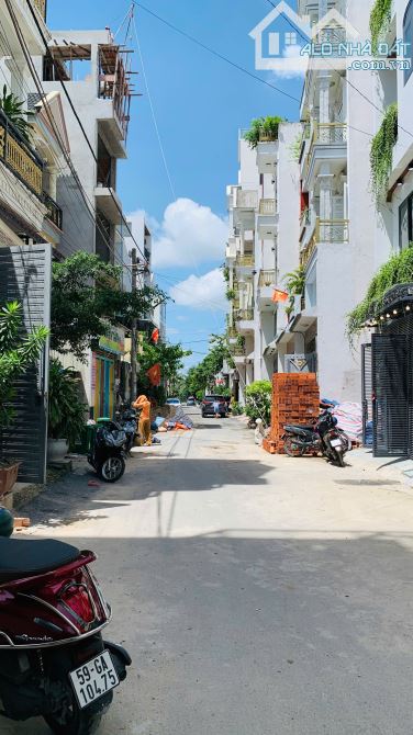 Bán nhà hẻm 8m,DT 4m2 x 13m,lửng,2 lầu Sân Thượng,nhà mới đẹp vô ở liền