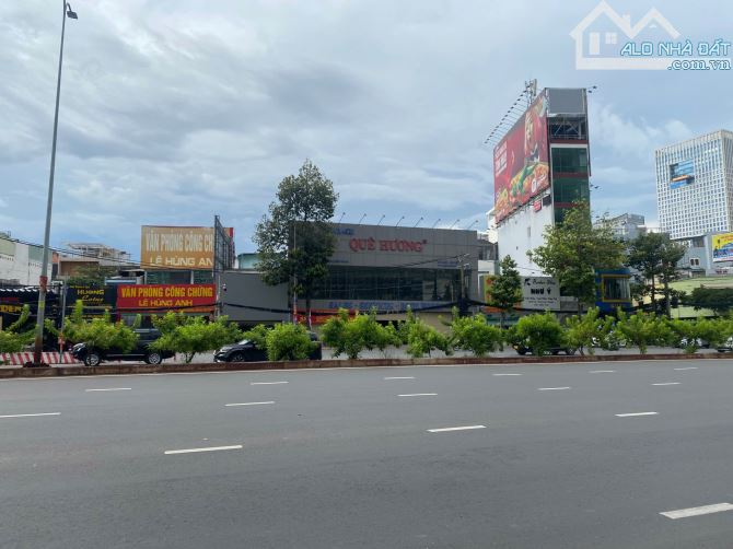 Mặt tiền Đồng Đen DT 7x 25M , P.12, TÂN BÌNH – Giá 22,5 tỷ