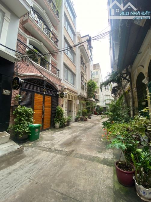 CHDV Cao cấp 6 lầu, thang máy, 4x20m, Thu nhập 200tr, P. Bến Thành, Q.1