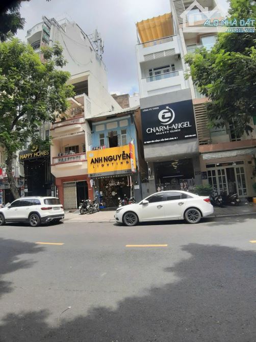 Vuông Vức, 13x15m, 5 lầu, MT Trịnh Văn Cấn, P. COL, Q.1, 133 tỷ