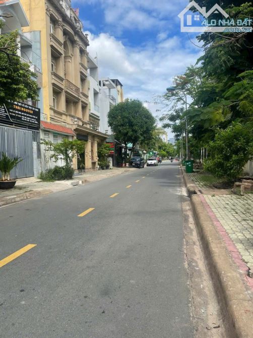 BÁN ĐẤT ĐƯỜNG D1 RỘNG 15M - P. HIỆP PHÚ – 105M² – GIÁ 9.8 TỶ