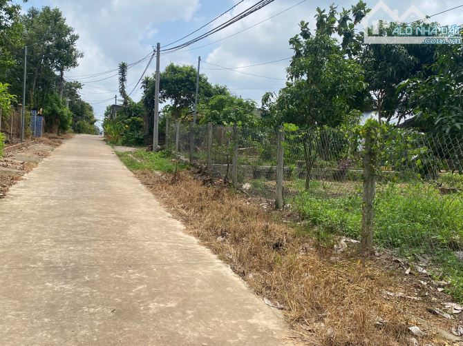 chỉ 650 triệu sở hữu ngay lô đất tại nông thôn 180m2 cách qlo 20 khoảng 200m