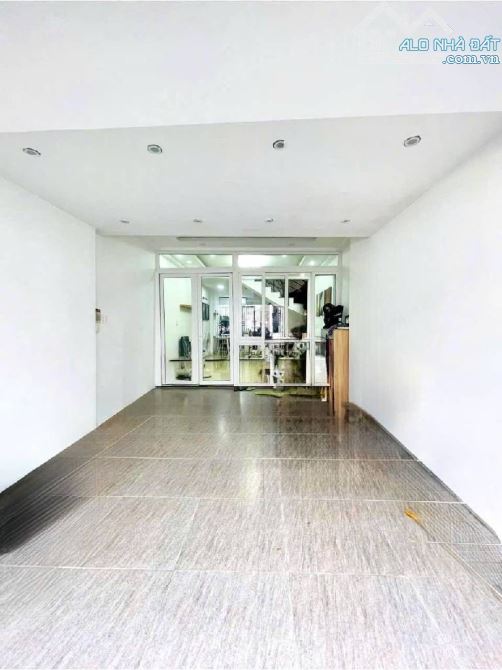 QUẬN 7 - HẺM NHỰA 6M - Ô TÔ 7 CHỖ NGỦ TRONG NHÀ - 2 TẦNG BÊ TÔNG CỐT THÉP -  4M x 15M