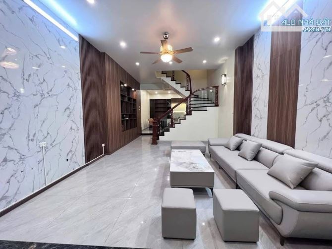 🔥SIÊU PHẨM-TT CẦU GIẤY-GẦN PHỐ GẦN ÔTÔ-NHÀ ĐẸP DÂN XÂY-SỔ ĐỎ HOA KHÔI-DT 70M X13TỶ