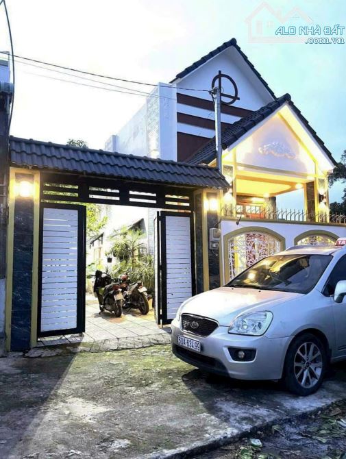 Bán Nhà Sân Vườn, 1 trệt 1 Lầu dt 8 x 17m Ngay Ngã tư Nguyễn Khuyến, Trảng Dài, Biên Hòa