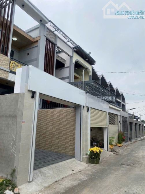 NHÀ MỚI PHƯỜNG 5 TP MỸ THO ĐƯỜNG Ô TÔ GẦN SIÊU THỊ COOPMART