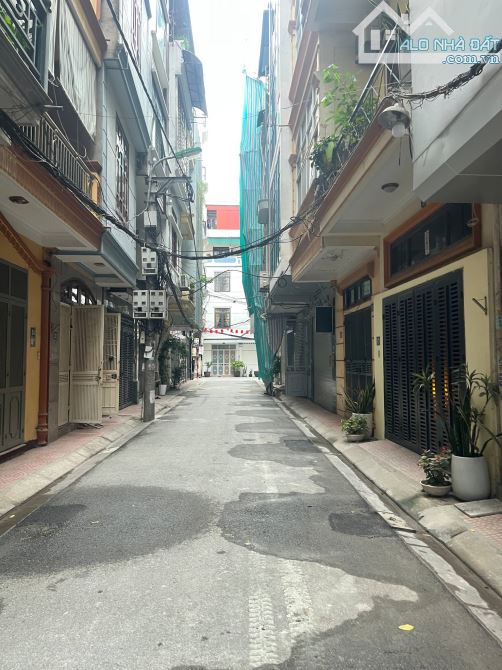 SIÊU PHÂM NHÀ VÕ CHÍ CÔNG  CẦU GIẤY 35m 5 TẦNG GIÁ 7,7 TỶ NHÀ ĐẸP Ở LUÔN