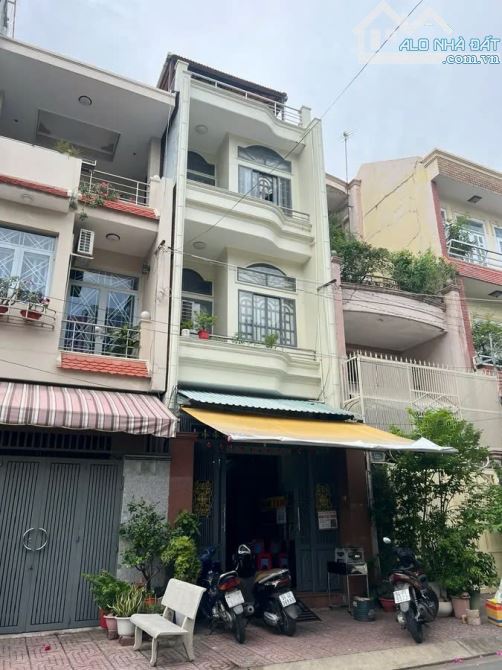 Nhà 3 tầng BTCT Khuông Việt, hẻm 8m có lề, 70m², 3PN, tiện ở và làm vp, chỉ 10.8 tỷ TL