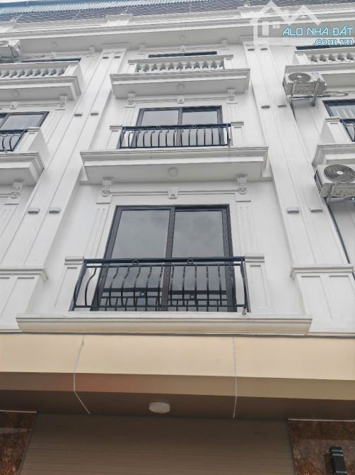 Bán nhà Liên Mạc, 36m2, phân lô, ô tô, nội thất chủ tặng, nhỉnh 4tỷ.