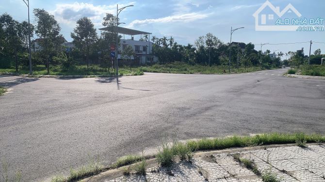 BÁN LÔ GÓC NGÃ TƯ KINH DOANH ĐẮC ĐỊA SÁT QL1A - THỊ TRẤN LA HÀ