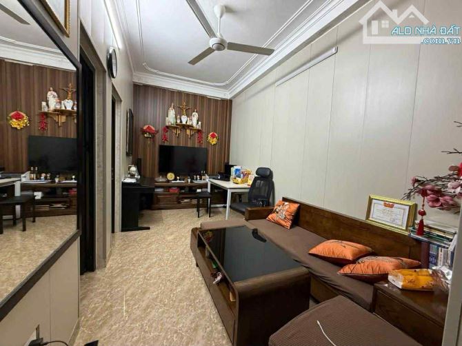 Hào Nam, 3 bước ra phố, Oto đỗ cổng, Tiện ích ngập tràn. 58m2, mt 7m. Chỉ 14.8 tỷ!