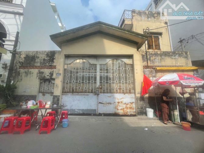 Bán nhà đường Chu Văn An, đối diện bệnh viện Phụ Sản, DT 65m2 (ngang 10m), giá 10,5 tỷ