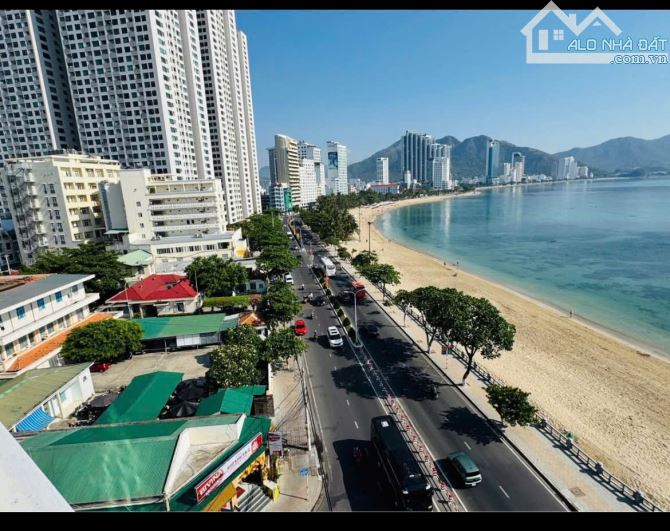 Bán khách sạn Lô Góc view biển Hòn Chồng cực đẹp và hiếm. Giá chỉ 45 tỷ