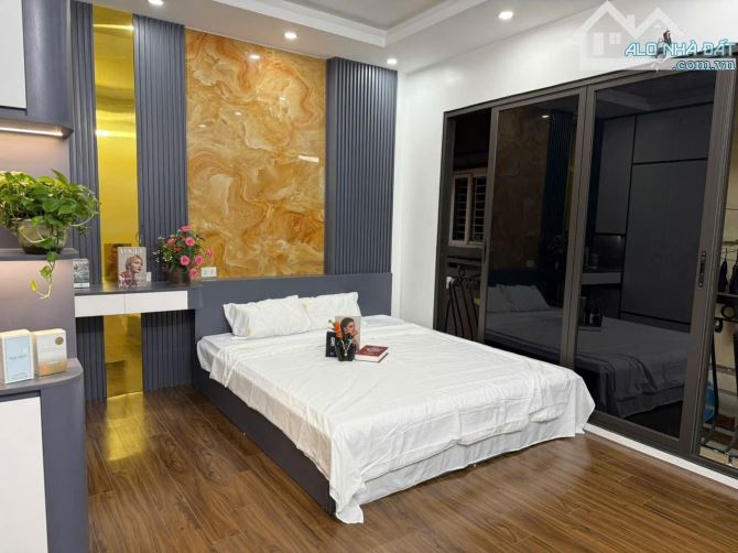 Bán nhà Cổ Nhuế, Bắc Từ Liêm, 31m2, 6 tầng thang máy, mặt tiền 5.1m, giá 8.2 tỷ