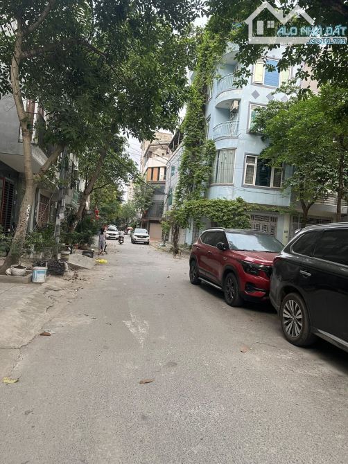 Chính chủ bán nhà 3 tầng 146m2, mặt tiền 10m 3 oto đỗ cửa Vạn Phúc, Hà Đông, giá đầu tư