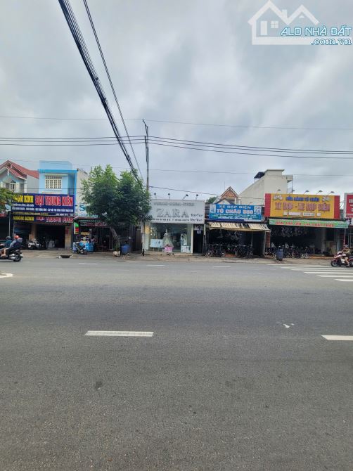 Bán nhà cấp 4 (6x32m), mặt tiền ĐT.743B p. Bình Hòa kế Vincom 550, thu 20tr/th