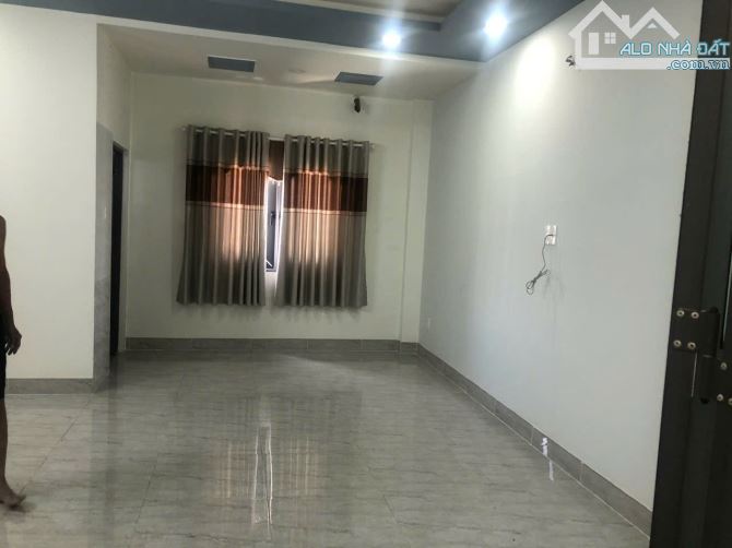 Nhà trệt 3 lầu sân thượng đường TCH 36, DT 5,5x23m nỡ hậu 6,5m giá 8 tỷ TL