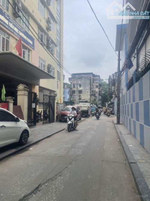 bán tập thể tầng 1 Vọng Hà, Hoàn Kiếm. Đẹp ở ngay, gần hồ Gươm. DTSD 55m2 giá 3.35 tỉ