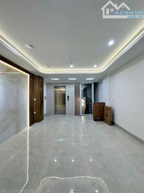 Chính chủ bán nhà mới xây 8tầng, 39m, ô tô ngủ trong nhà, Royal Nguyễn Trãi, Thanh Xuân