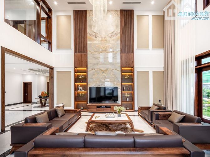 Bán Biệt phủ lô góc quận Hà Đông 1200m2 MT35m đường 40m hoàn thiện đẳng cấp giá 200tr/m2