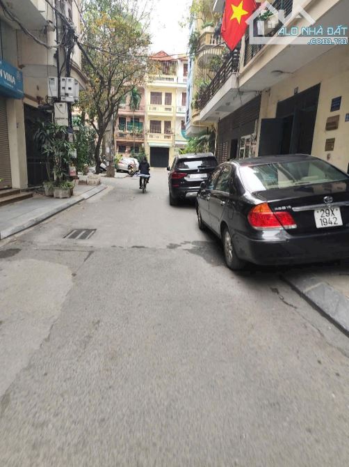 BÁN NHÀ PHÙNG CHÍ KIÊN 56m2 × 4T × MT 4,3m. 2 Ô TÔ TRÁNH + Ô CHỜ THANG MÁY + VỈA HÈ