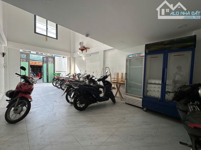 Toà nhà căn hộ dịch vụ mặt tiền Nguyễn Thượng Hiền, P5, Quận Bình Thạnh thu nhập 91tr/1th