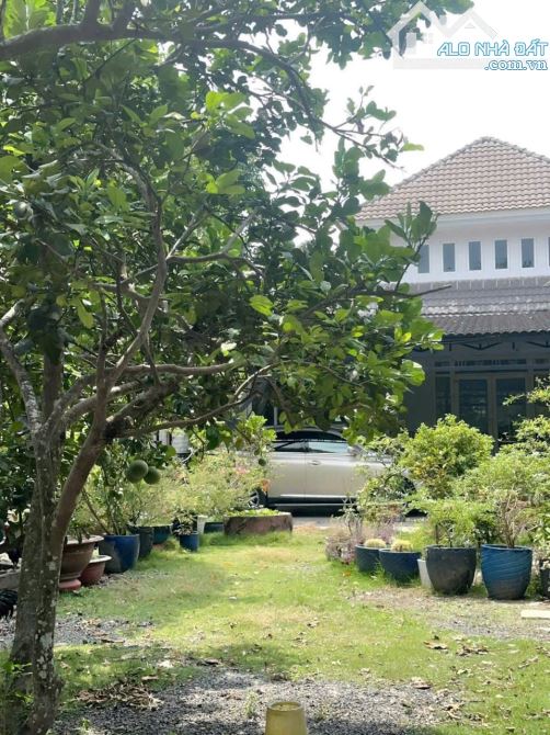 BÁN BIỆT THỰ VƯỜN + ĐẤT MẶT TIỀN NHỰA – TÂN THÔNG HỘI, CỦ CHI – NGANG KHỦNG 20M