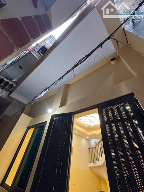 Nhà đẹp ở luôn Hoàng Hoa Thám Ba Đình. Sổ vuông 32m, 3 tầng MT4m2 Giá 4.4 tỷ