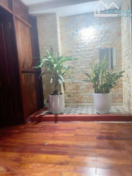 Bán căn LKBT Phùng Khoang 147m2*MT 7m. Phân lô Ôtô tránh vỉa hè. Sân vườn rộng. Giá 29 tỷ - 10