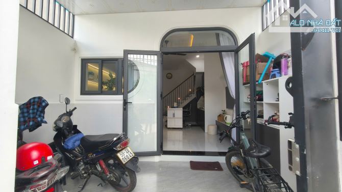 NHÀ ĐẸP 3 TẦNG - SÁT KDL SUỐI TIỀN - NHỈNH 5 TỶ - FULL NỘI THẤT - 10