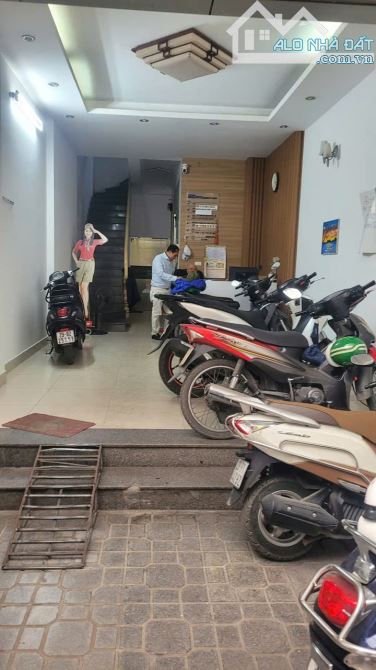 Bán nhà Kim Mã Thượng, lô góc 2 thoáng, vỉa hè, kinh doanh đỉnh, 18 tỷ - 1