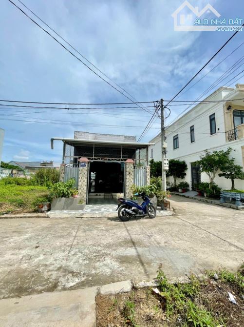 bán nhà góc 2 mặt tiền thuộc Ấp 3 - Trung An khu Cầu Long Hải Yến - 1