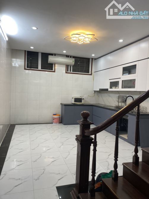Cho thuê nhà Vương Thừa Vũ – Thanh Xuân DT 55m x 4 tầng, ngõ ôtô, rẻ đẹp giá thuê 12tr/th - 1
