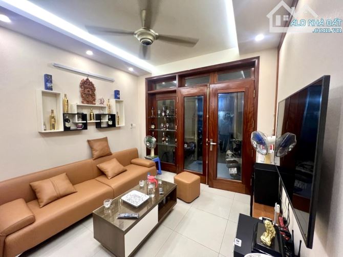 10 Đồng có Siêu Phẩm Láng Hạ 51,5m2 - Ô Tô tránh 10m - Vị Trí Kim Cương - Ngõ kinh doanh - 1