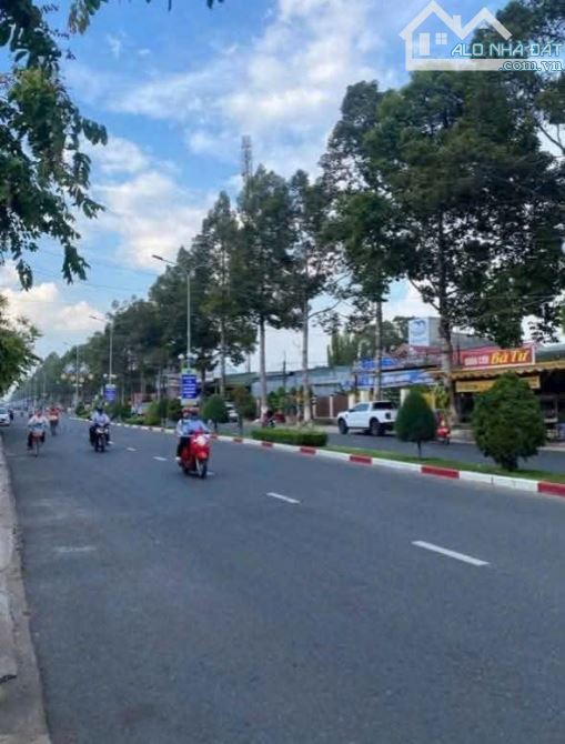 Bán 18 x 40 mặt tiền Nguyễn chí thanh phường 3 chỉ 30 tr/ m2 - 1